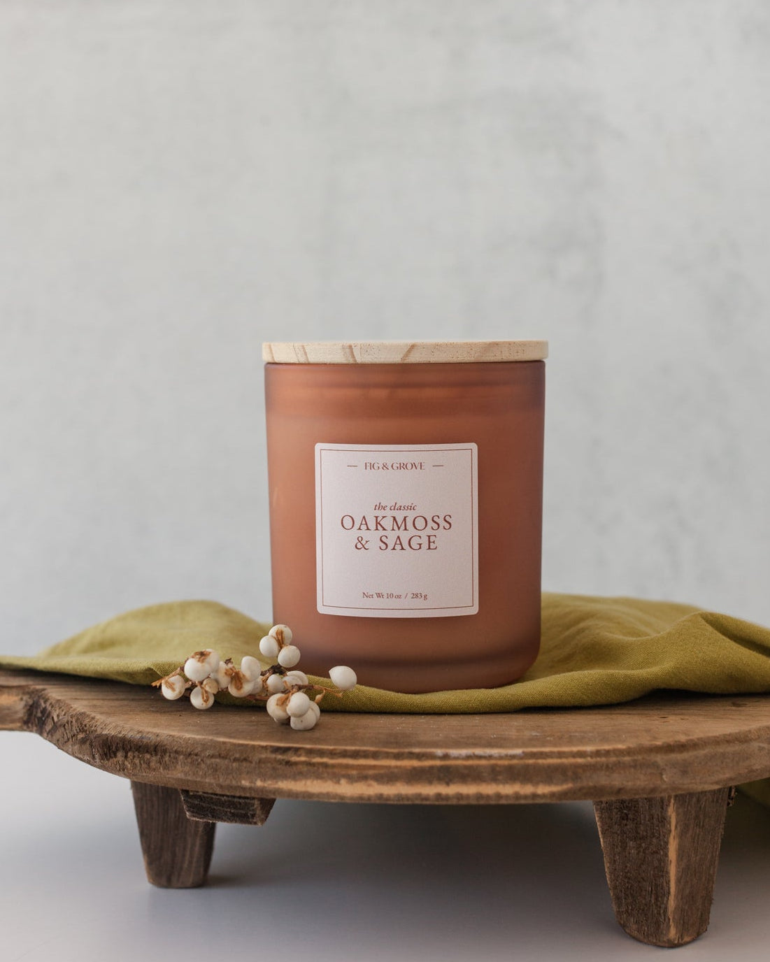 Hand-poured Oak Moss & Sage candle in frosted glass vessel – earthy essential oil blend with notes of sage, citrus, and oakmoss